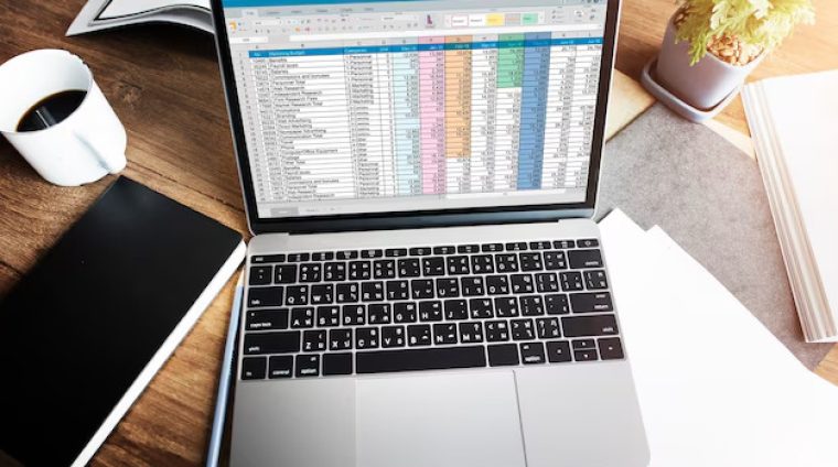 feuille-calcul-information-document-concept-demarrage-financier_53876-124145